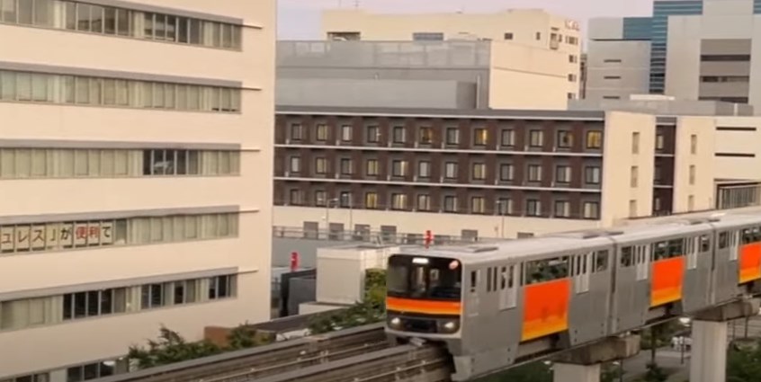 watch amazing monorail system trains in japan