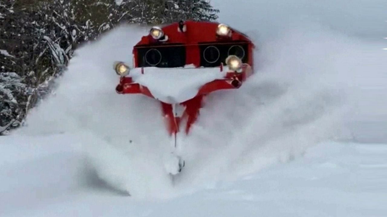 awesome powerful snow plow train removal